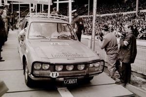 Peugeot 504, car 78 at the start of the World Cup Rally 1970